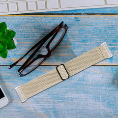 YONO Nylon Stretch Bandje geschikt voor Fitbit Versa 4 / Sense 2 - Vervangende Stoffen Armband - Champagne